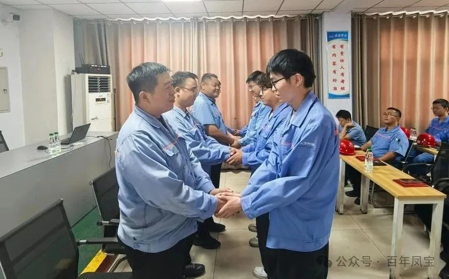 师徒结对 淬火成钢——凤宝管业举行第三届“薪火相传、携手共进”拜师仪式